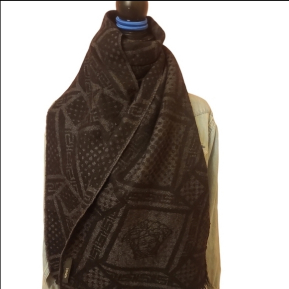 🏅Outstanding NWOT VERSACE MEDUSA WOOL SCARF🧵GIFT/copy - Picture 5 of 9